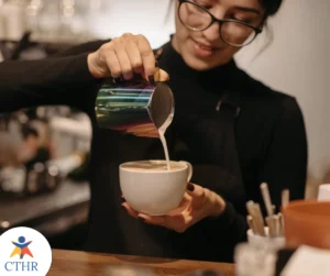 Lire la suite à propos de l’article Maîtriser le métier de barista : un savoir-faire recherché dans la restauration